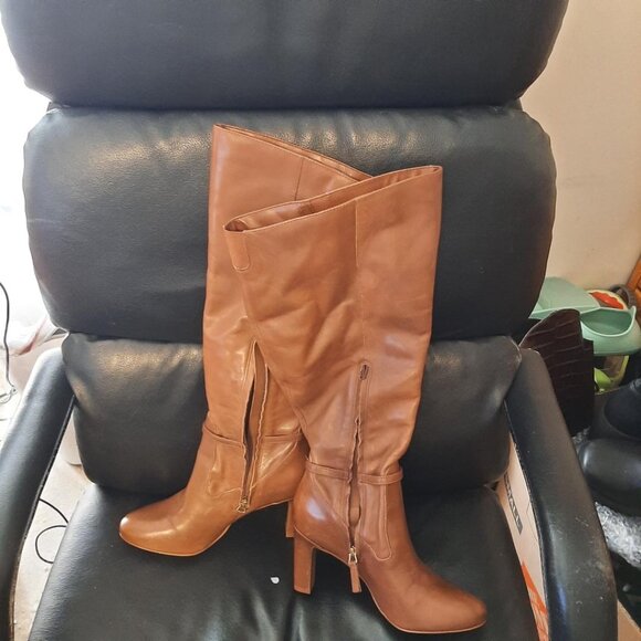 NEW ! Naturalizer Henny Women Leather Wide Calf Knee-High Pump Tan Size 7 - Picture 2 of 7